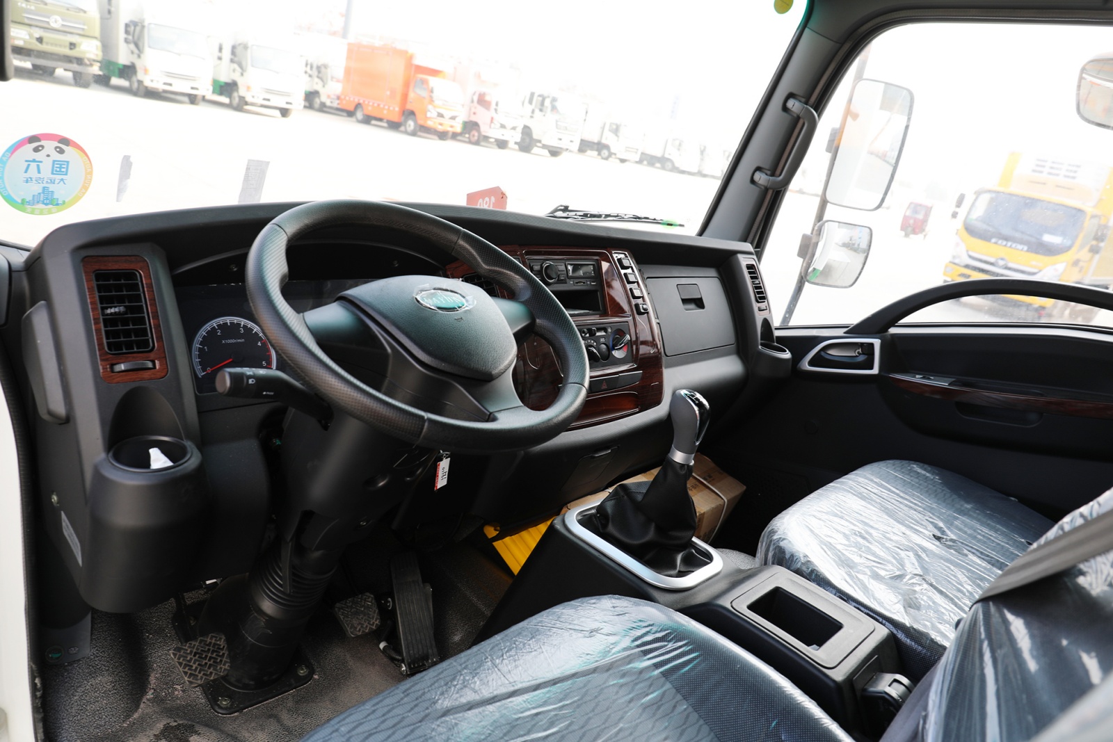 大運奧普力國(guó)六雲内126馬力移動餐車(chē) 