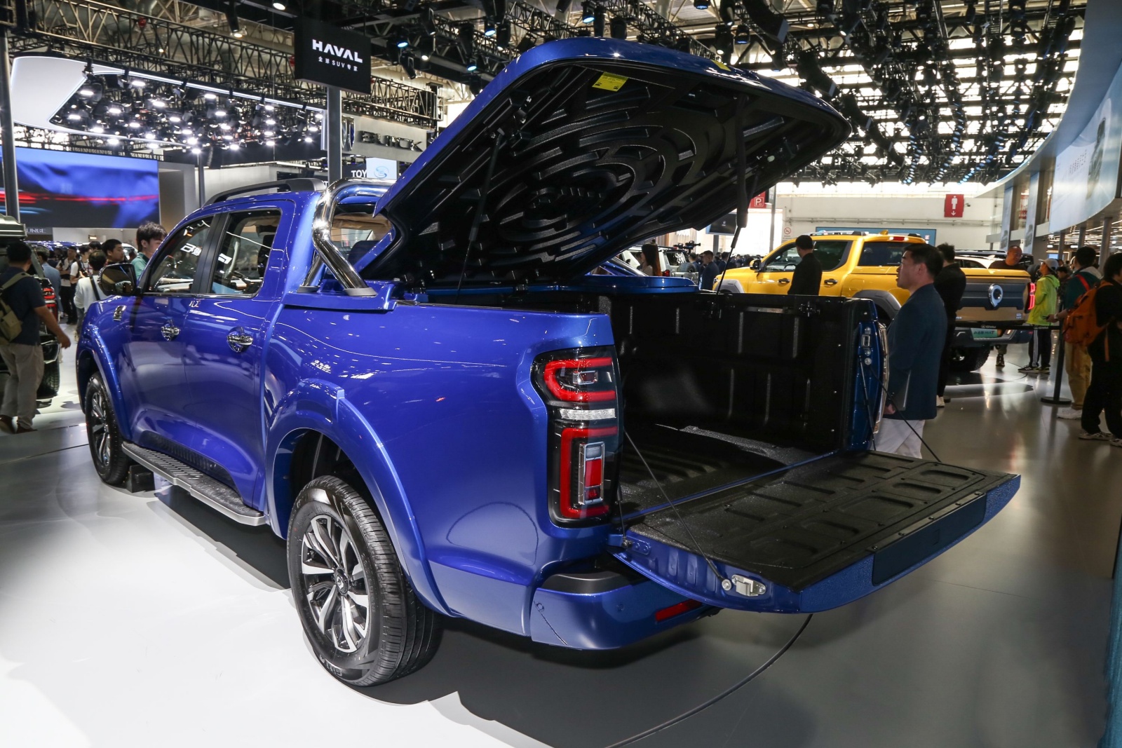 2024款長(cháng)城炮2.4T柴油中(zhōng)型皮卡