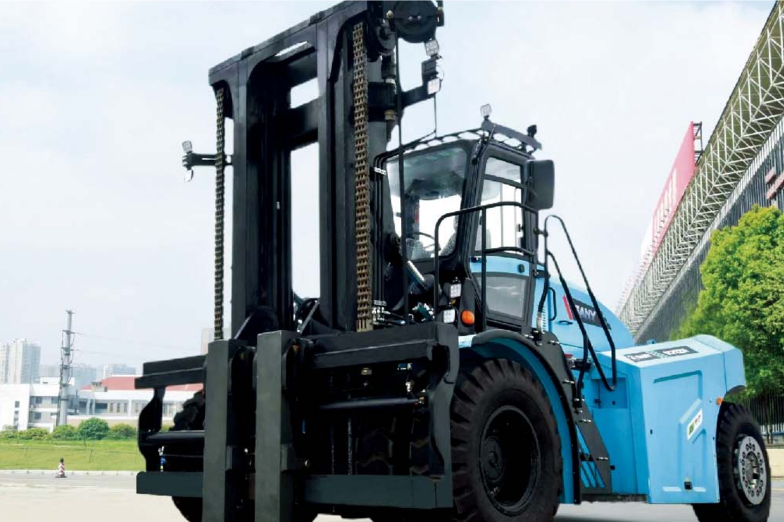 三一 平衡重式叉車(chē) SCPE100